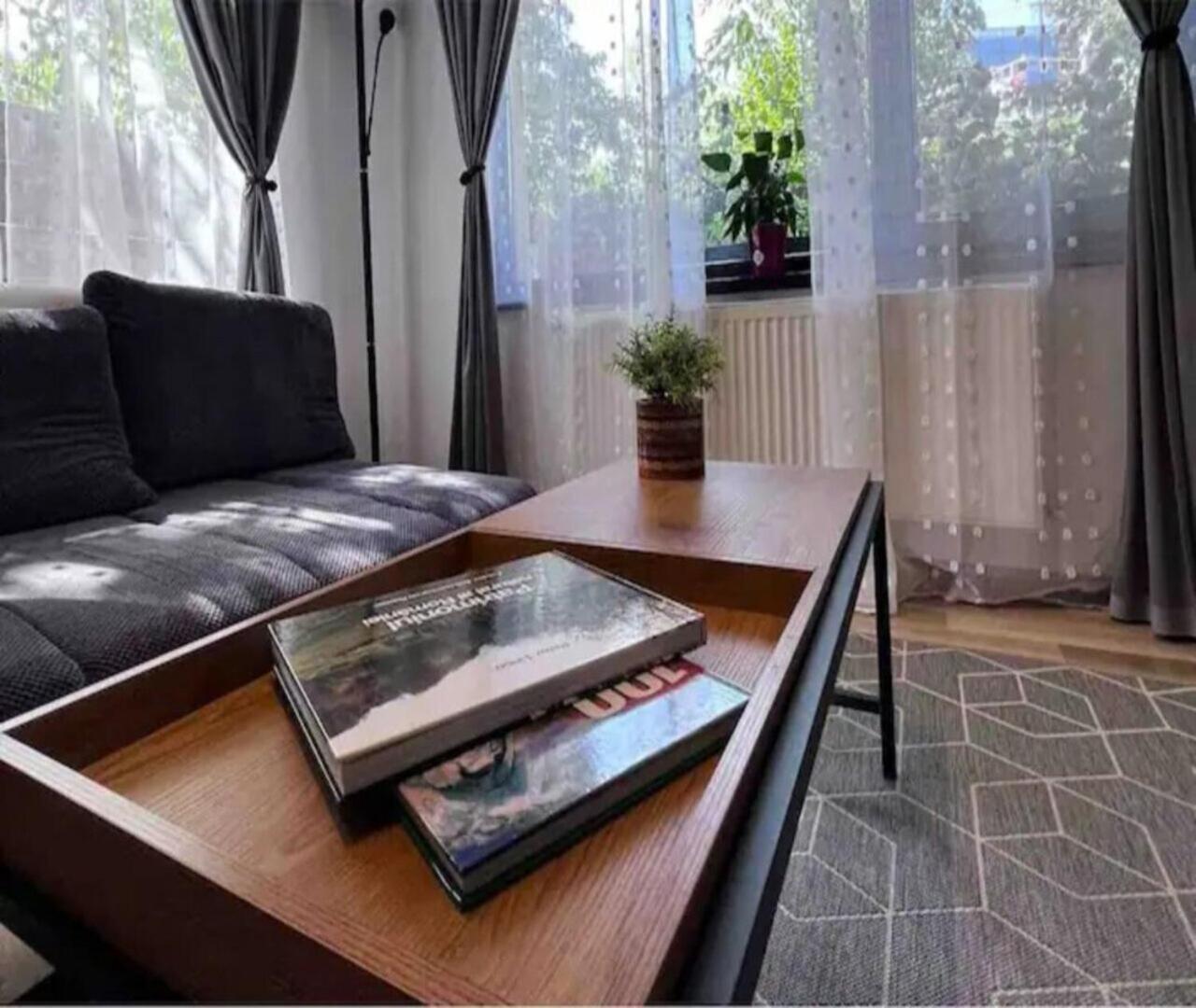 Vila Luminoasa Cu Curte Privata Bucareste Exterior foto