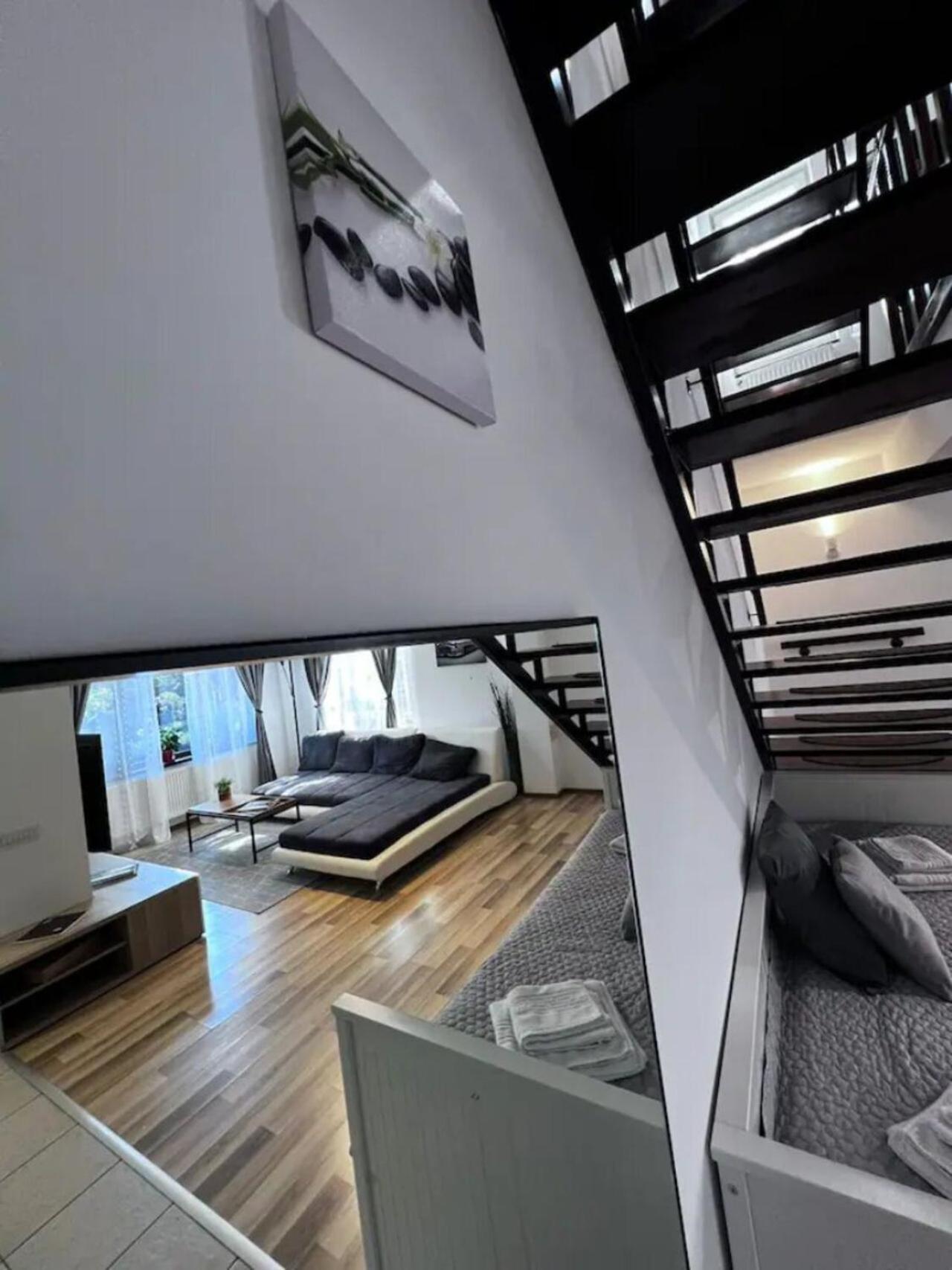 Vila Luminoasa Cu Curte Privata Bucareste Exterior foto