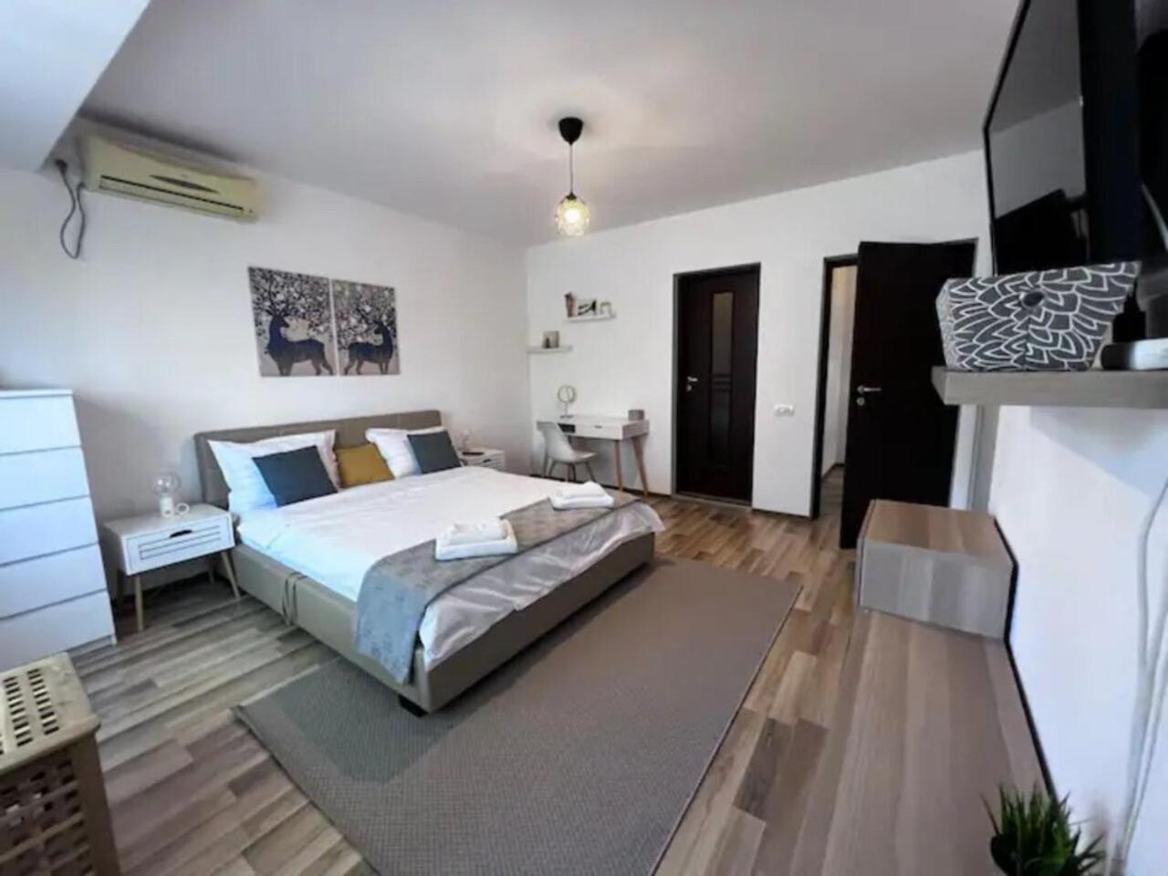 Vila Luminoasa Cu Curte Privata Bucareste Exterior foto