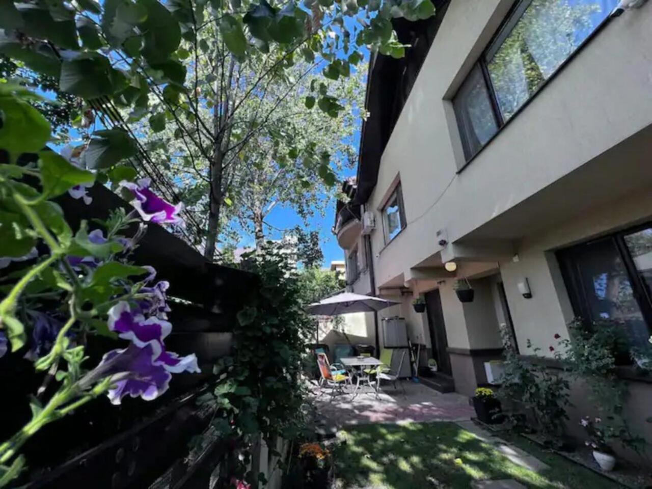 Vila Luminoasa Cu Curte Privata Bucareste Exterior foto
