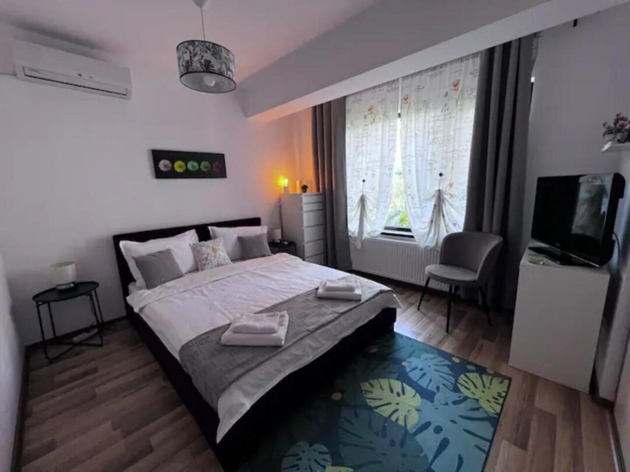 Vila Luminoasa Cu Curte Privata Bucareste Exterior foto