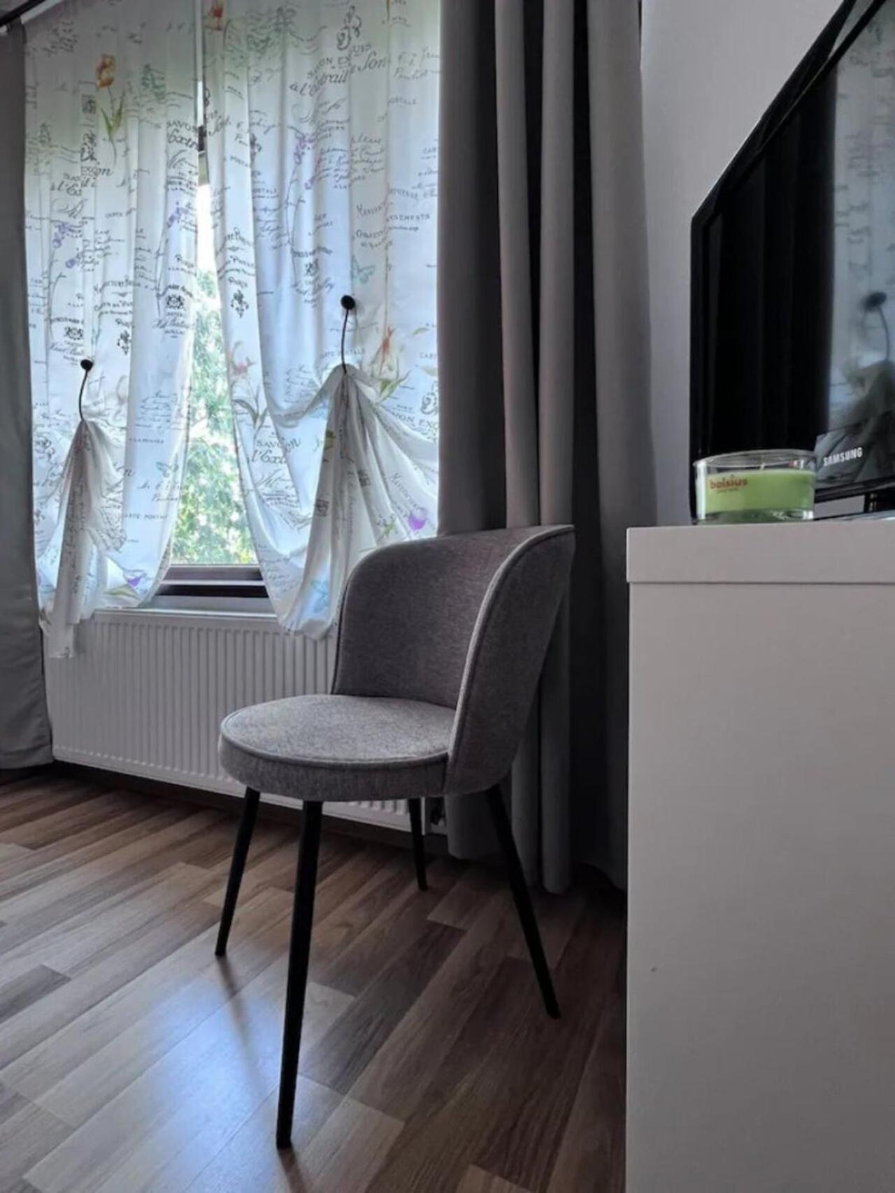 Vila Luminoasa Cu Curte Privata Bucareste Exterior foto
