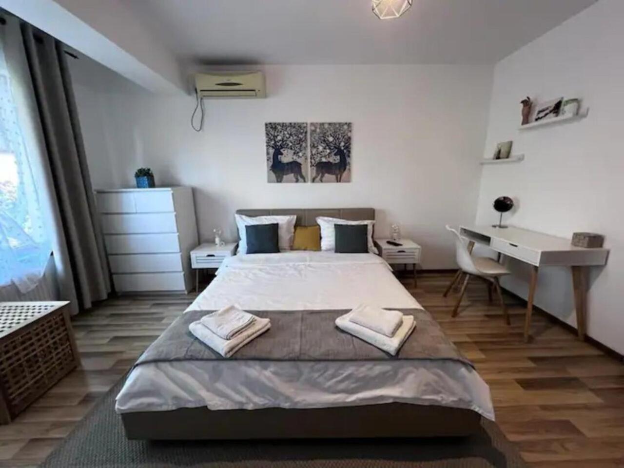 Vila Luminoasa Cu Curte Privata Bucareste Exterior foto