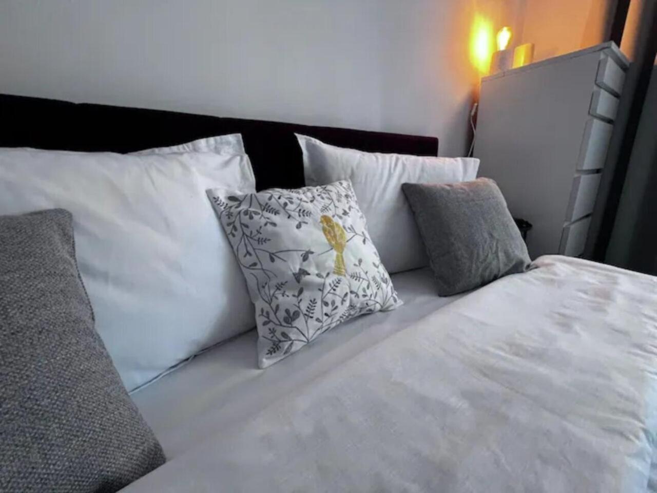 Vila Luminoasa Cu Curte Privata Bucareste Exterior foto