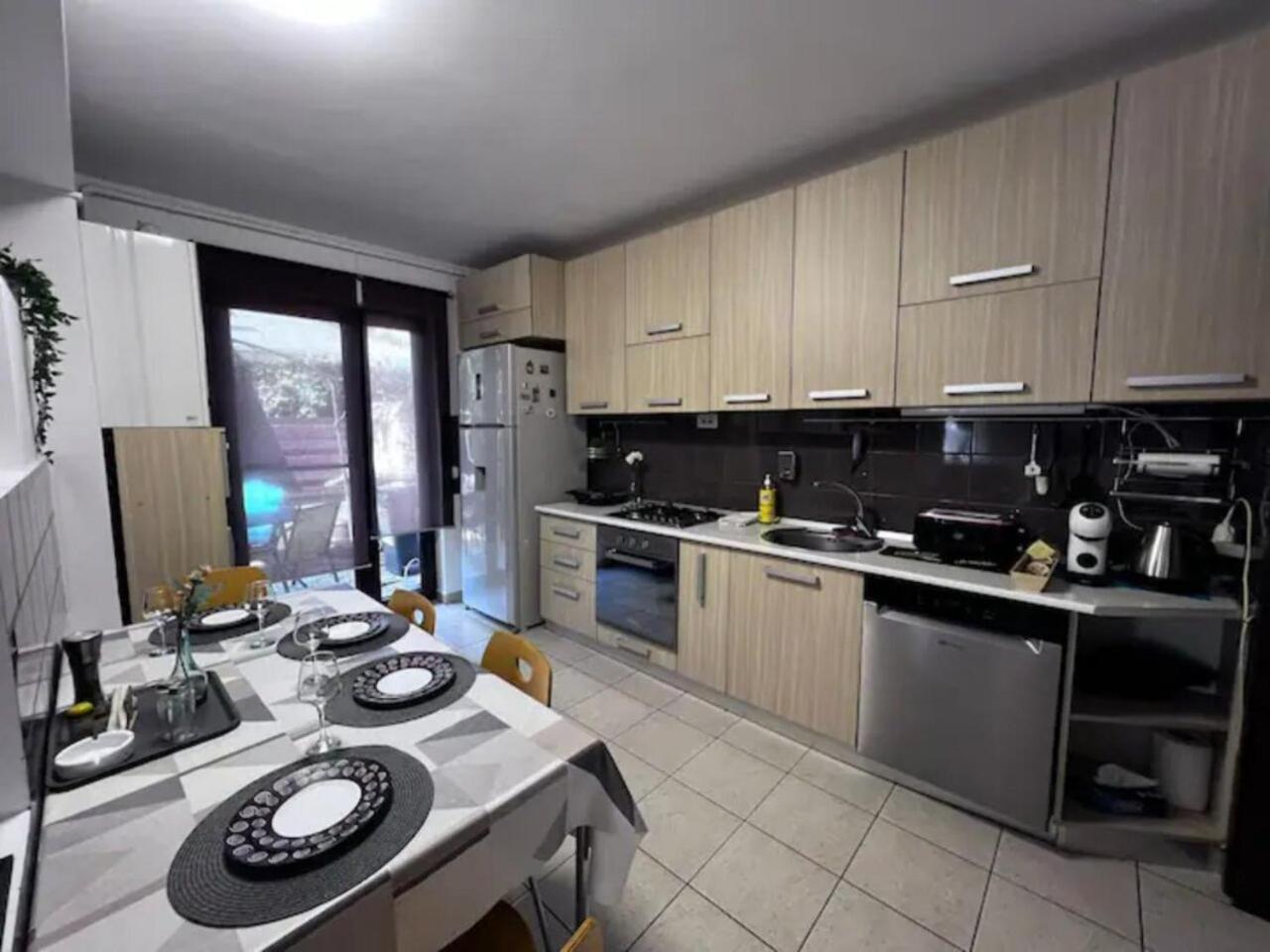 Vila Luminoasa Cu Curte Privata Bucareste Exterior foto