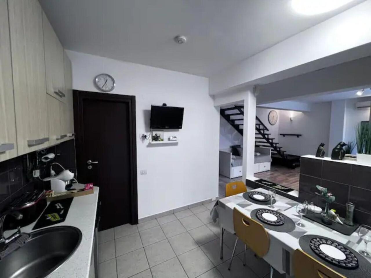 Vila Luminoasa Cu Curte Privata Bucareste Exterior foto