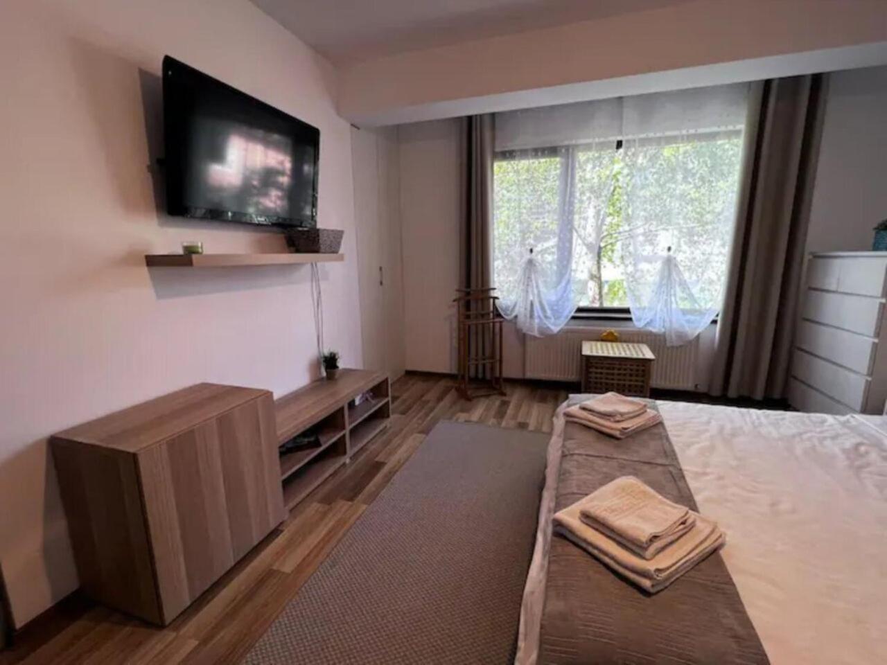 Vila Luminoasa Cu Curte Privata Bucareste Exterior foto