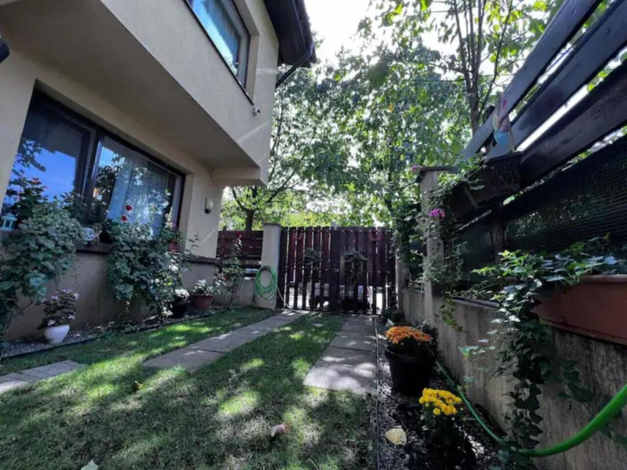 Vila Luminoasa Cu Curte Privata Bucareste Exterior foto