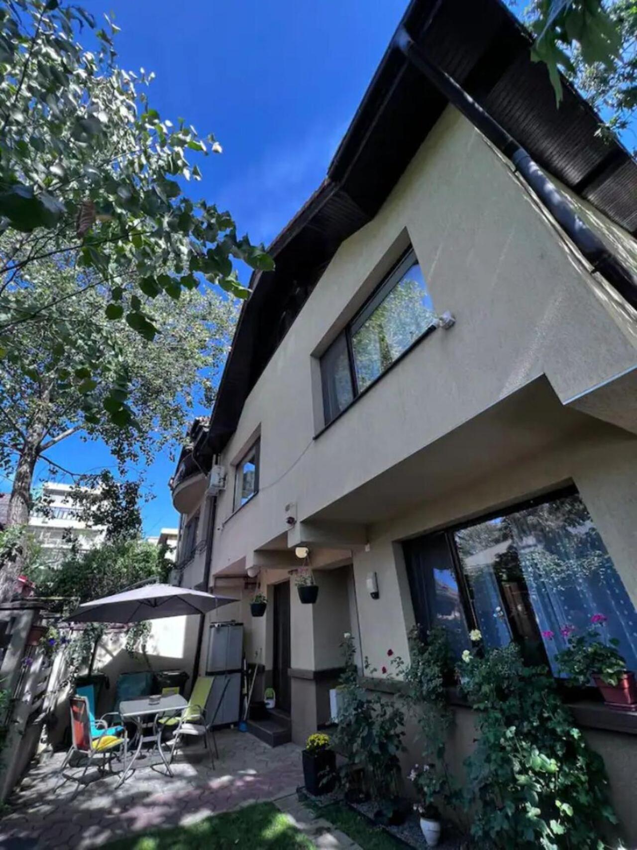 Vila Luminoasa Cu Curte Privata Bucareste Exterior foto