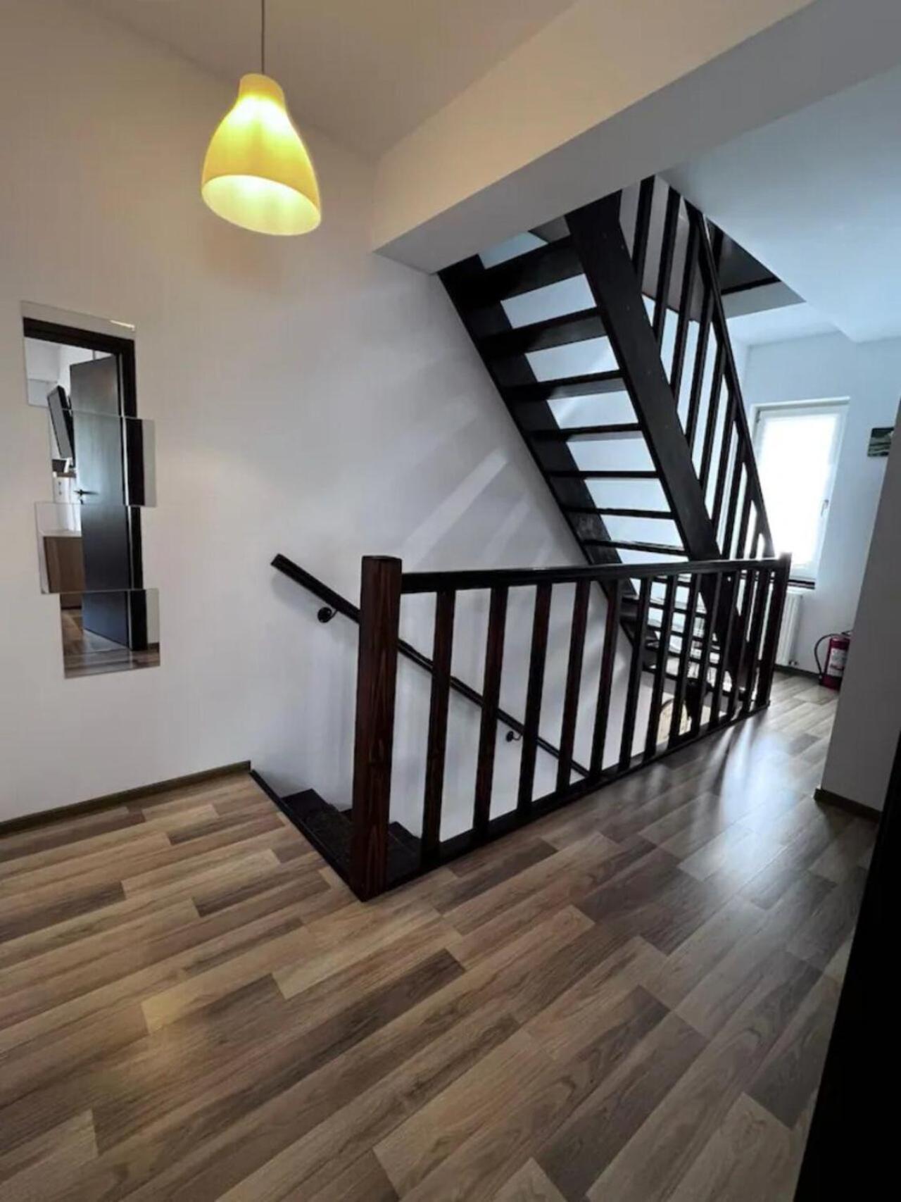 Vila Luminoasa Cu Curte Privata Bucareste Exterior foto
