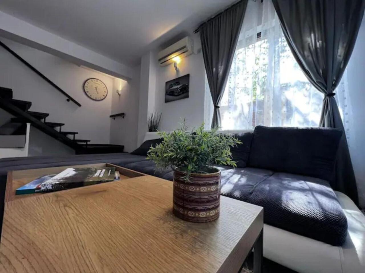 Vila Luminoasa Cu Curte Privata Bucareste Exterior foto