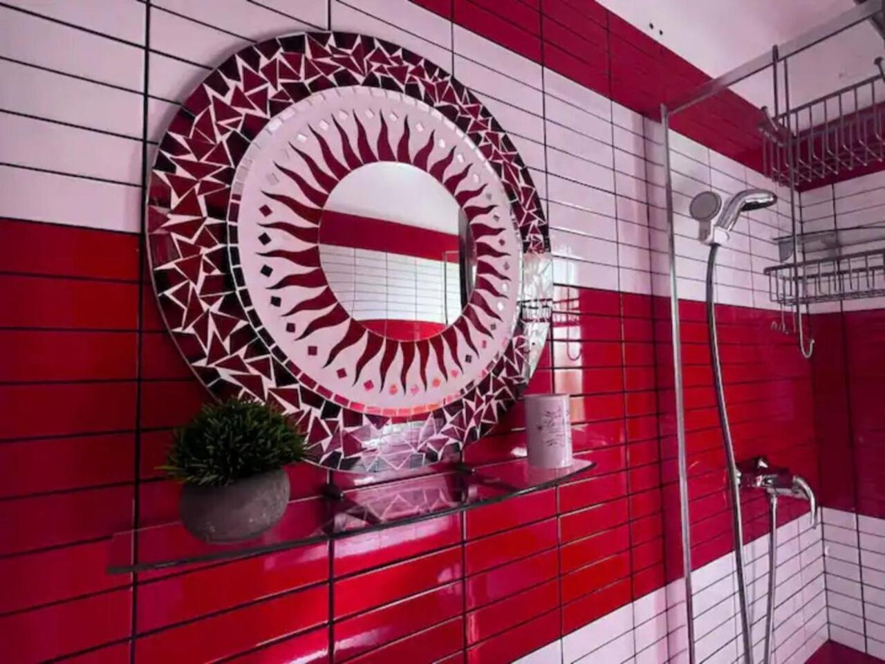 Vila Luminoasa Cu Curte Privata Bucareste Exterior foto