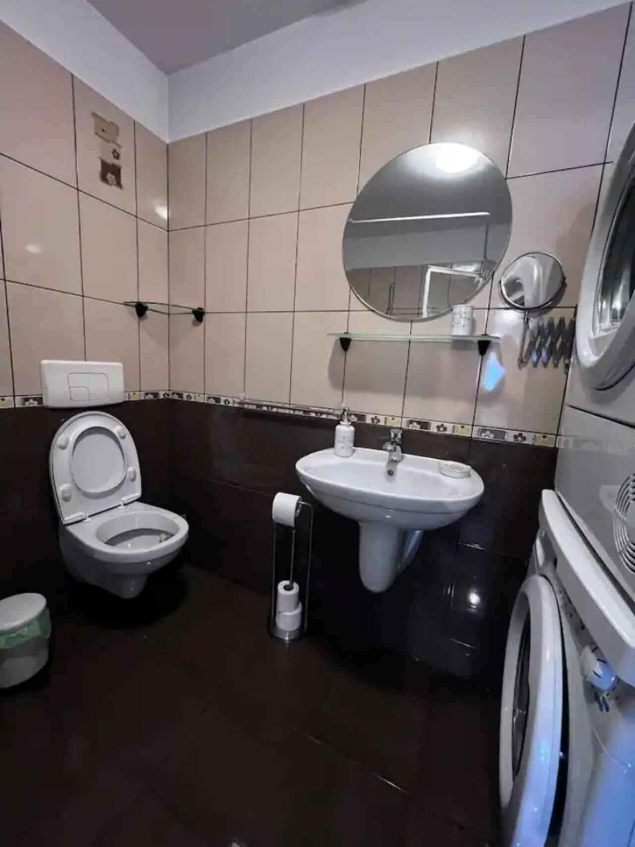 Vila Luminoasa Cu Curte Privata Bucareste Exterior foto