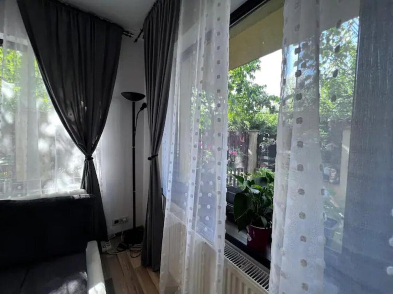 Vila Luminoasa Cu Curte Privata Bucareste Exterior foto