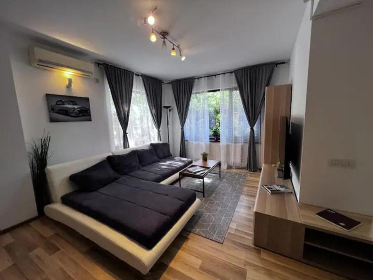 Vila Luminoasa Cu Curte Privata Bucareste Exterior foto